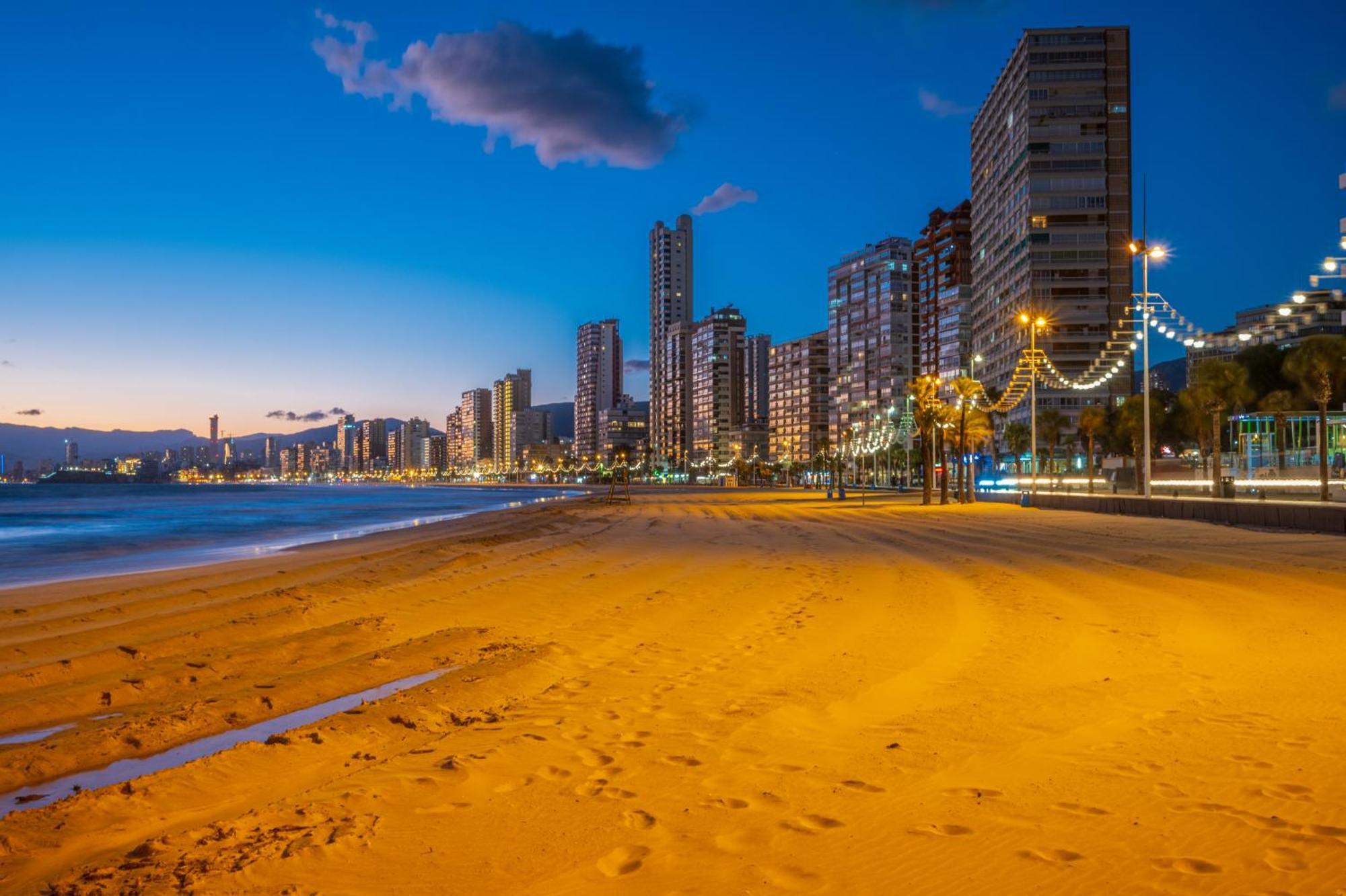 Three Bedrooms Apart In Benidorm Near Beach And Strip Екстер'єр фото
