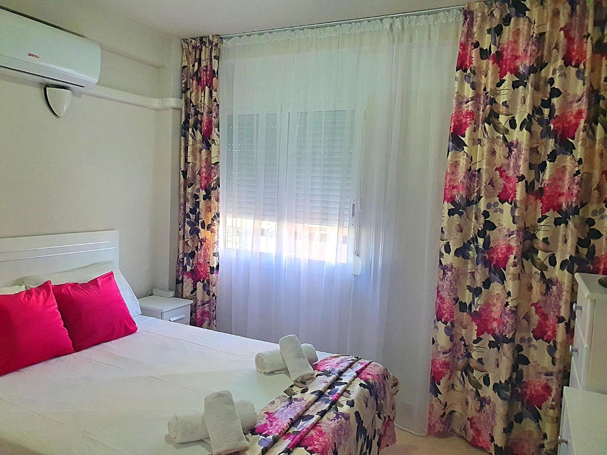 Three Bedrooms Apart In Benidorm Near Beach And Strip Екстер'єр фото